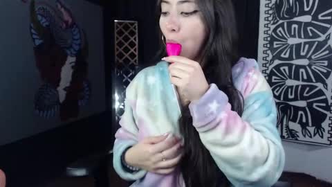 Snapshot of emiantonella_ chatting on 03/05/25, 09:48 Antonella online show from 03/05/25, 09:48