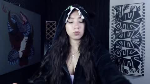 Snapshot of emiantonella_ chatting on 03/07/25, 09:38 Antonella online show from 03/07/25, 09:38