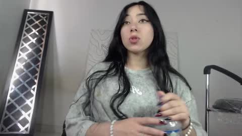 Snapshot of emiantonella_ chatting on 10/07/25, 08:39 Antonella online show from 10/07/25, 08:39