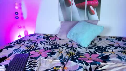 emiili_clark online show from 03/28/26, 04:23