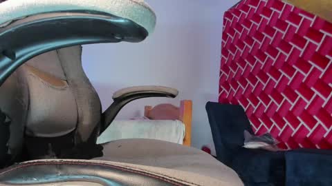 Emi online show from 04/07/26, 09:15