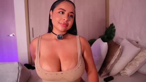 Snapshot of emiily_bell chatting on 02/02/26, 08:29 online show from 02/02/26, 08:29