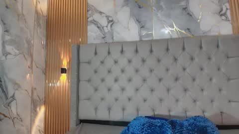 Snapshot of emiily_carter chatting on 09/27/25, 10:37 Emiily Carter online show from 09/27/25, 10:37