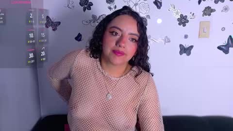 Snapshot of emiily_curly chatting on 03/05/26, 10:55 Emily online show from 03/05/26, 10:55