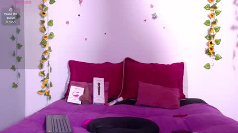 Snapshot of emiily_curly chatting on 03/18/26, 10:29 Emily online show from 03/18/26, 10:29