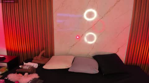 Snapshot of emiilycollins1 chatting on 12/22/24, 10:04 online show from 12/22/24, 10:04