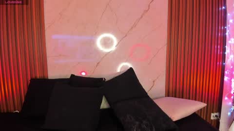 Snapshot of emiilycollins1 chatting on 12/26/24, 10:20 online show from 12/26/24, 10:20