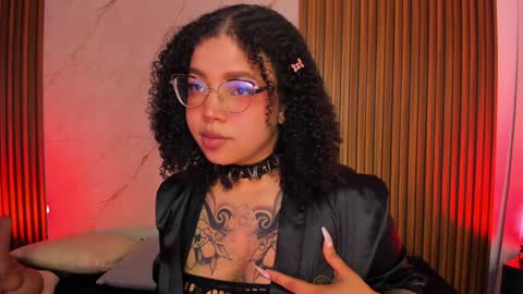 Snapshot of emiilycollins1 chatting on 01/11/25, 11:35 online show from 01/11/25, 11:35