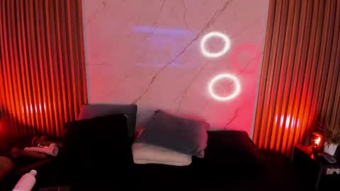 Snapshot of emiilycollins1 chatting on 02/12/25, 09:43 online show from 02/12/25, 09:43