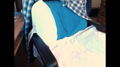 Snapshot of emil_karpo chatting on 01/09/25, 03:23 Terrance1st online show from 01/09/25, 03:23