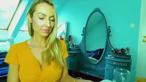 Emila online show from 01/27/25, 12:26