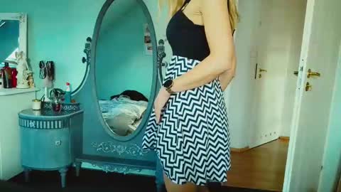 Emila online show from 02/12/25, 10:35