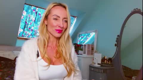 Emila online show from 03/23/26, 10:41