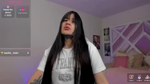 emilayton_ online show from 09/16/25, 07:37