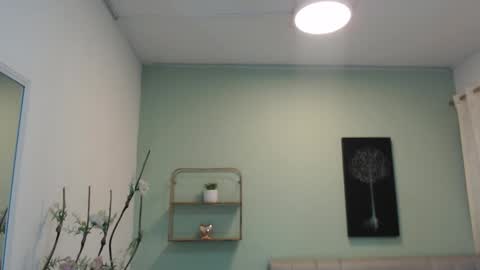 Snapshot of emilee_star chatting on 12/14/24, 01:27 Emilee online show from 12/14/24, 01:27