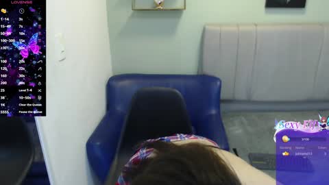 Snapshot of emilee_star chatting on 02/05/25, 01:44 Emilee online show from 02/05/25, 01:44