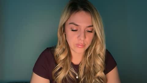 Snapshot of emilelovesyou chatting on 01/18/26, 04:05 emilelovesyou online show from 01/18/26, 04:05