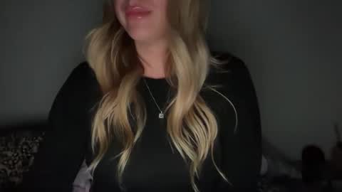 Snapshot of emilelovesyou chatting on 03/31/26, 06:03 emilelovesyou online show from 03/31/26, 06:03