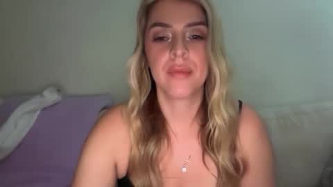 Snapshot of emilelovesyou chatting on 04/14/26, 06:30 emilelovesyou online show from 04/14/26, 06:30