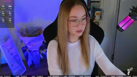 Emili online show from 12/03/25, 02:04