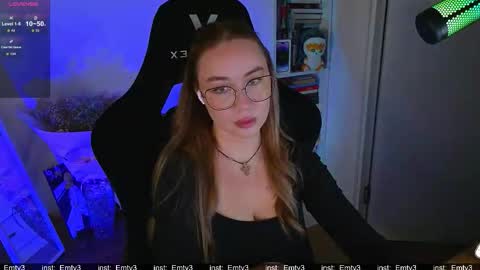 Emili online show from 12/04/25, 02:26