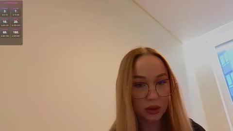 Emili online show from 12/22/25, 12:24