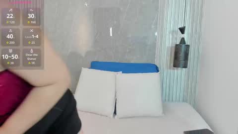 Snapshot of emili__hot chatting on 09/13/25, 11:43 Emily online show from 09/13/25, 11:43