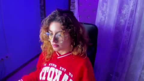 Snapshot of emili_rouse_ chatting on 09/17/25, 12:12 Emy online show from 09/17/25, 12:12