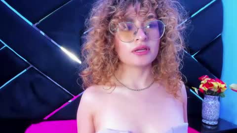 Snapshot of emili_rouse_ chatting on 09/18/25, 09:17 Emy online show from 09/18/25, 09:17