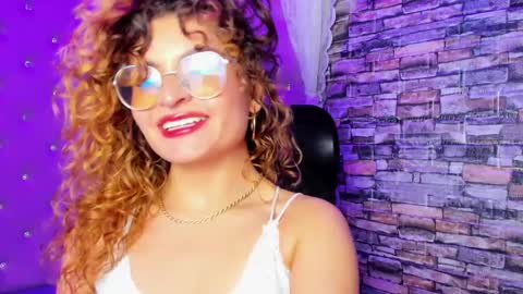 Snapshot of emili_rouse_ chatting on 09/23/25, 11:19 Emy online show from 09/23/25, 11:19