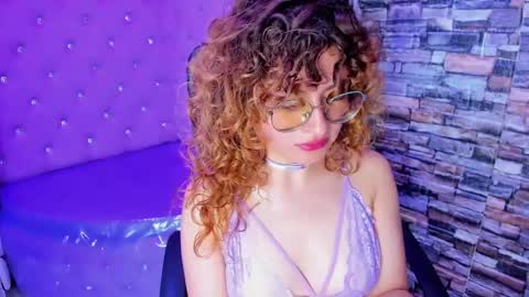 Snapshot of emili_rouse_ chatting on 10/02/25, 04:25 Emy online show from 10/02/25, 04:25