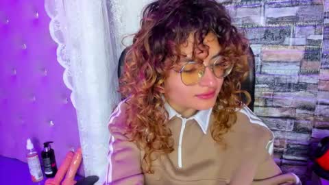 Snapshot of emili_rouse_ chatting on 10/15/25, 03:01 Emy online show from 10/15/25, 03:01