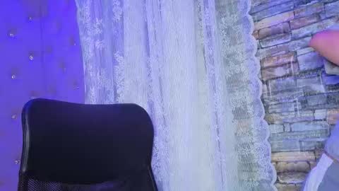 Snapshot of emili_rouse_ chatting on 11/25/25, 03:06 Emy online show from 11/25/25, 03:06