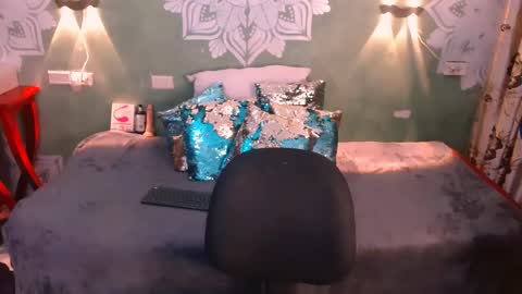 Emili roux online show from 02/09/25, 02:29