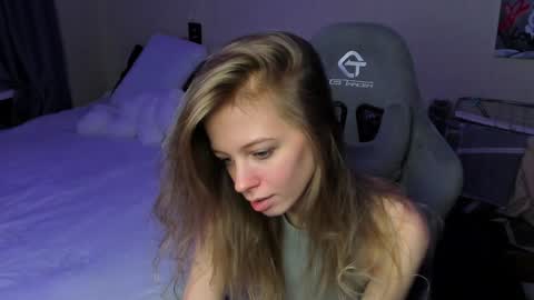 emili_sweet__ online show from 12/16/24, 01:54