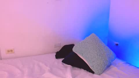 Snapshot of emili_williams10 chatting on 02/19/26, 01:12 emili_williams10 online show from 02/19/26, 01:12