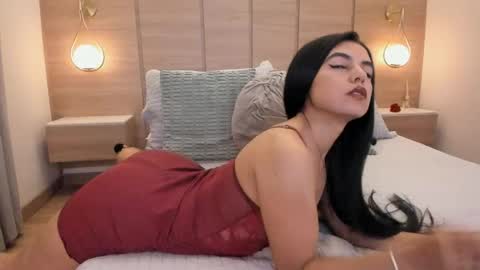 emilia_1040 online show from 04/19/26, 01:32