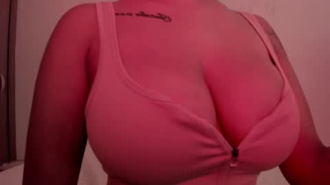 Emilia Big Boobs online show from 01/31/25, 04:59