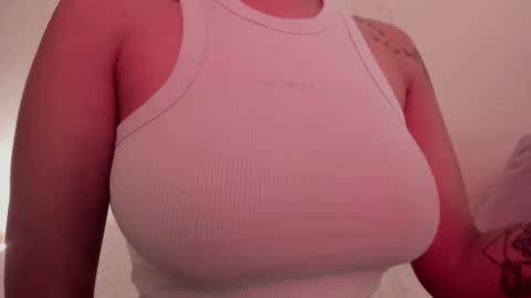 Emilia Big Boobs online show from 02/01/25, 04:33