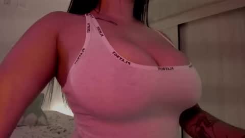 Emilia Big Boobs online show from 11/18/25, 11:47