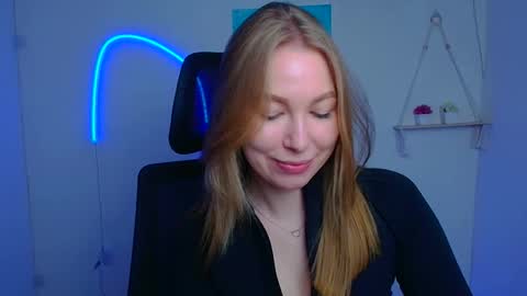 Emilia online show from 04/17/26, 05:43