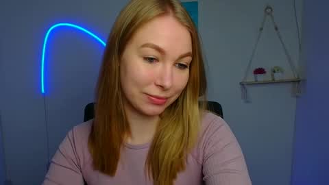 Emilia online show from 04/18/26, 05:22