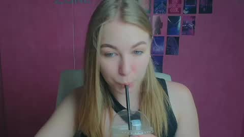 Snapshot of emilia_ilia chatting on 06/23/26, 05:49 Emilia online show from 06/23/26, 05:49