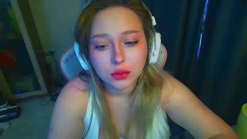 Snapshot of emiliaaah chatting on 02/26/26, 09:19 emiliaaah online show from 02/26/26, 09:19