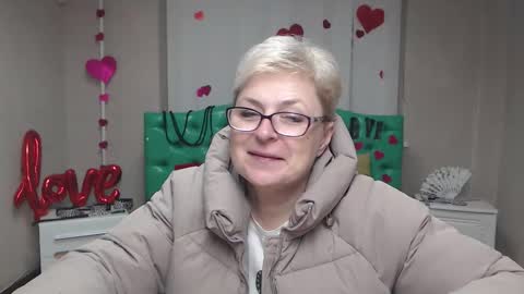 EmiliaGree online show from 12/02/25, 06:47