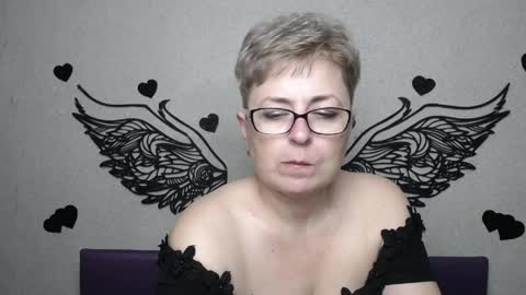 EmiliaGree online show from 04/15/26, 07:58