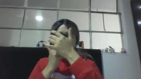 Snapshot of emiliahoney chatting on 12/18/25, 08:48 emiliahoney online show from 12/18/25, 08:48