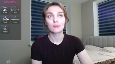 Snapshot of emiliarhodes chatting on 10/25/25, 08:47 Emi online show from 10/25/25, 08:47