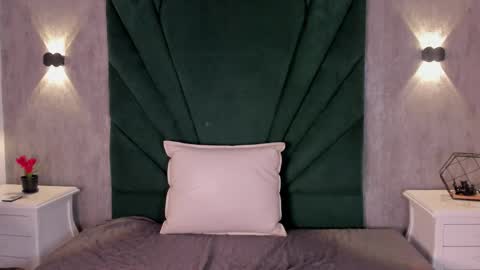 Emilie online show from 04/09/26, 01:49