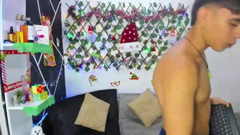 EMILI AND GIN online show from 12/12/24, 05:31